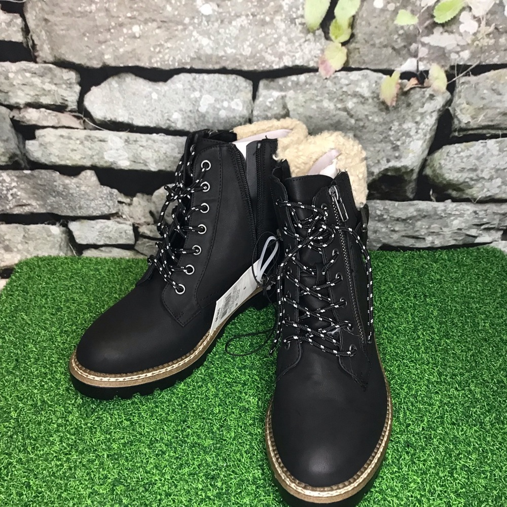 Universal Thread Sherpa Bootie - image 1